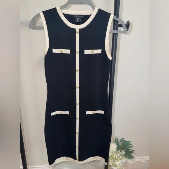 Sincerely Jules Pearl Button Contrast Knit Dress | Parisian Chic | Size Small - Picture 2 of 6